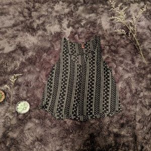 Forever 21 Black and white light floral style top